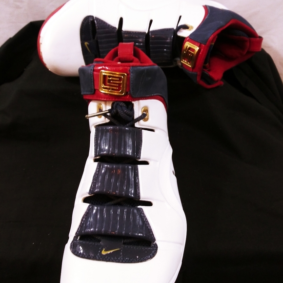 VTG NIKE ZOOM King James Basketball shoes 4"Cavs Playoffs-314617-161 - Picture 2 of 8